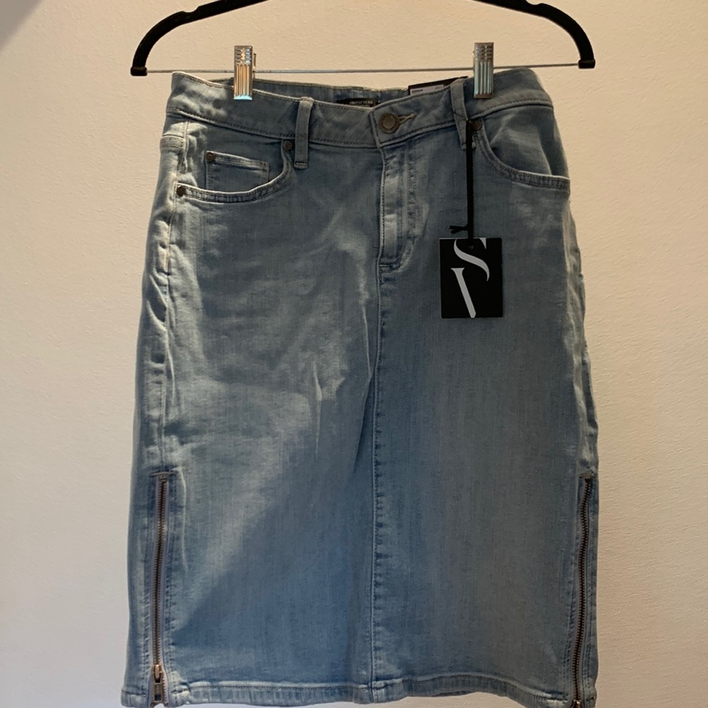 Simply Vera Wang, 2, light blue denim knee length skirt with zippers on the side